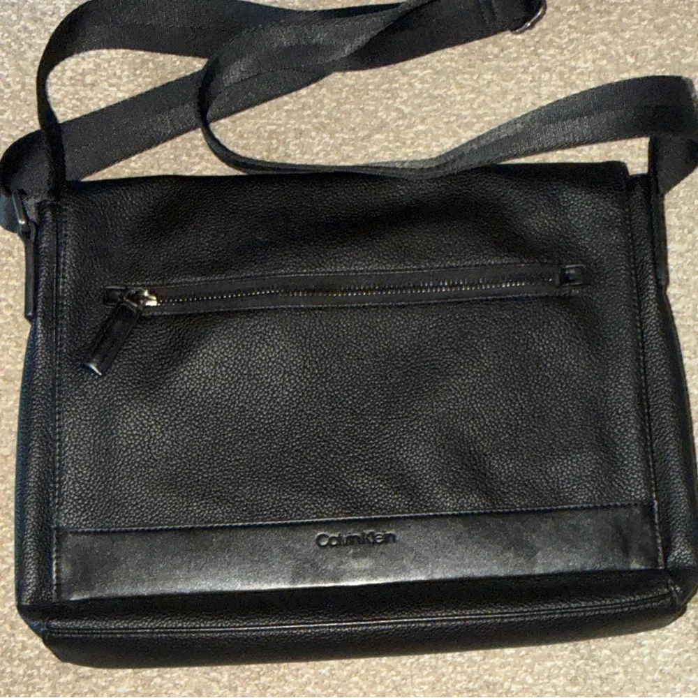 Calvin Klein Textured Black faux leather Messenger Bag